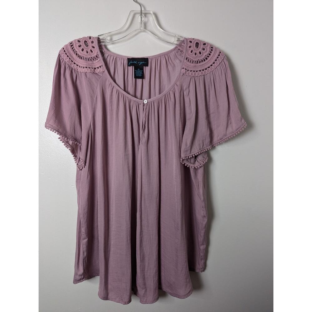 Faith & Zoe Size 1X Blouse Flouncy Short Sleeve Lace Accent Keyhole Button Front